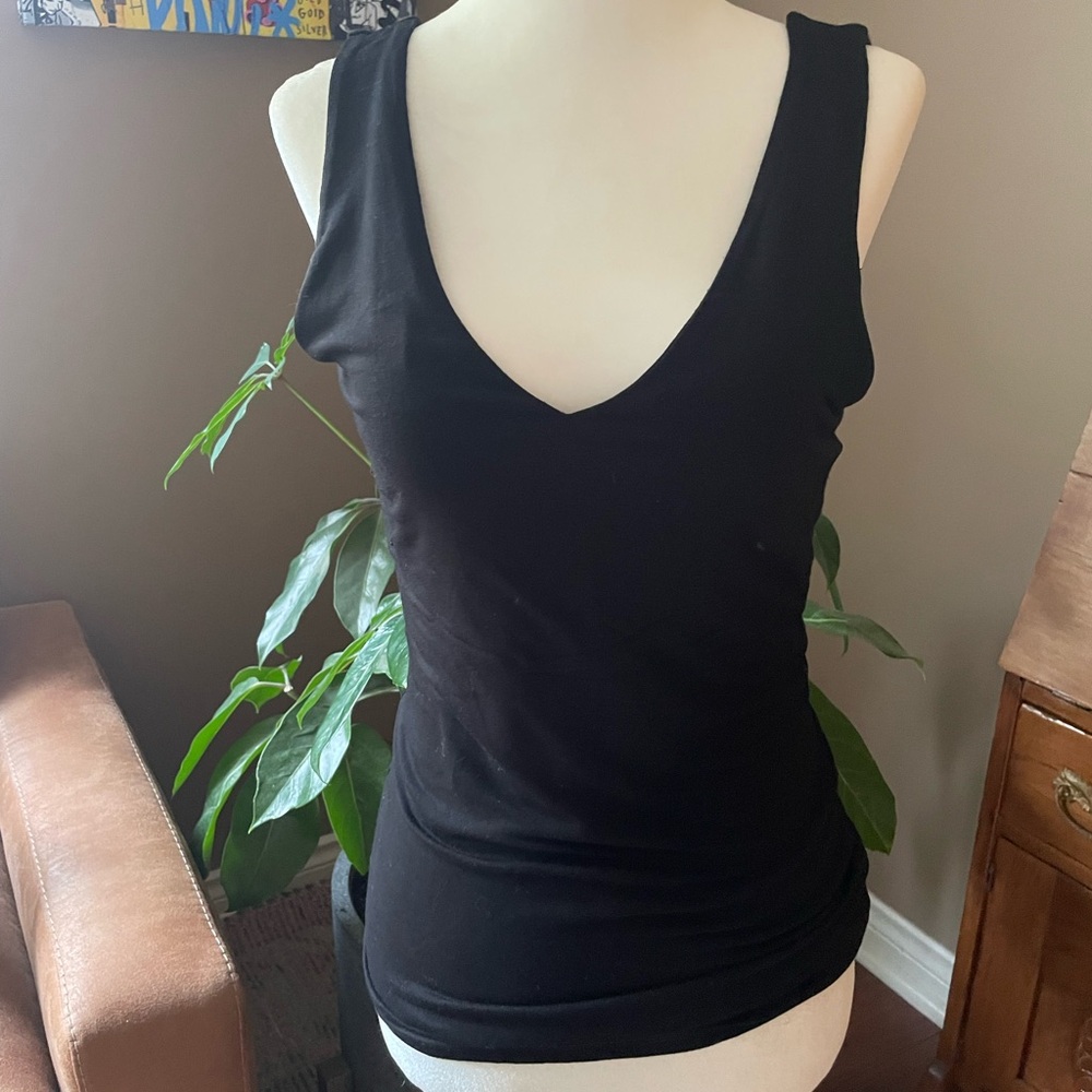 RW&CO. Sleek Black V-Neck Tank Top